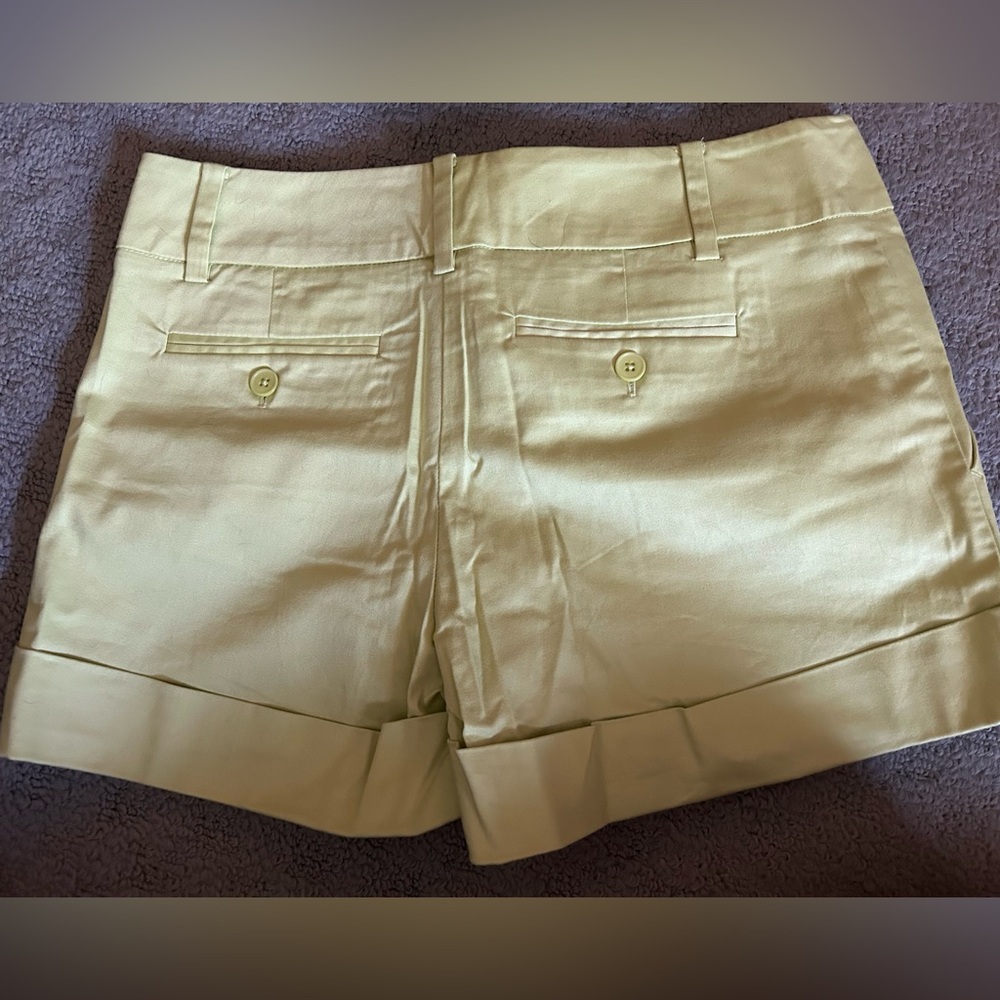 3 pairs of cuffed shorts - Picture 2 of 7